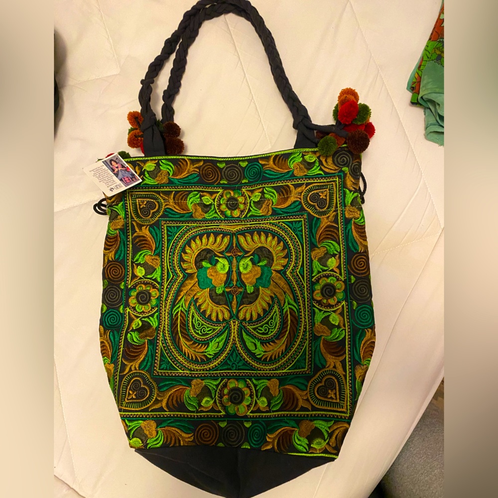 Beautiful NWT Lumily green and black embroidered bag with zipper